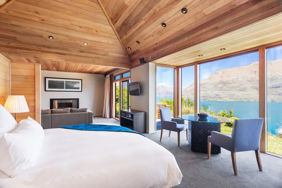 Luxury Azur offers villa style rooms with lake views over Queenstown