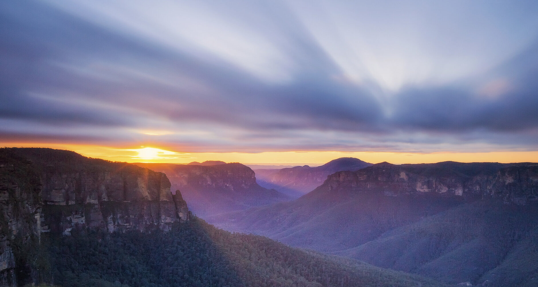 Sun setting over the Grose Valley in the Blue Mountains National Park.