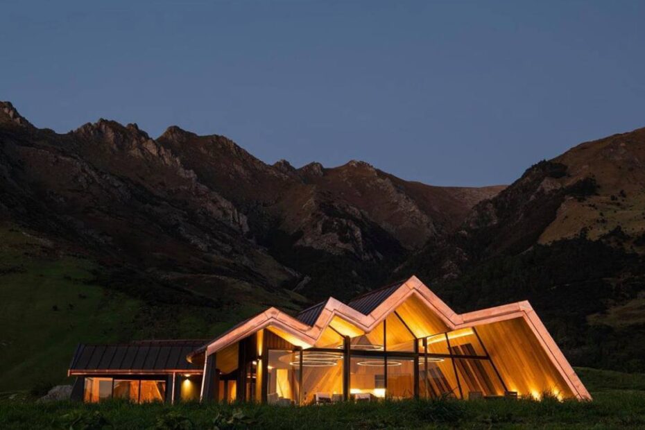 Spectacular architecture of Mt Isthmus, a luxury villa at Lake Hawea
