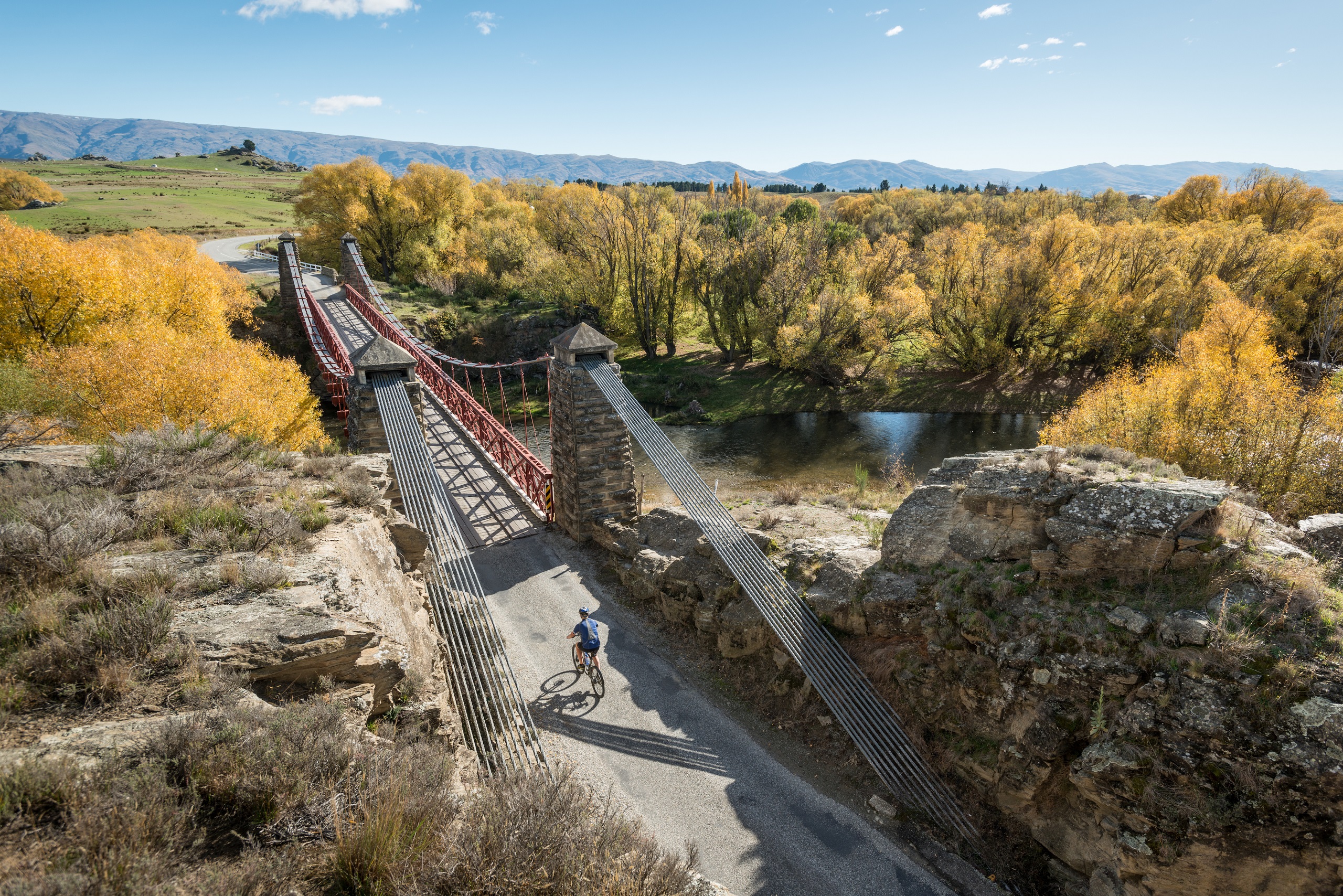 Cyclist on the Otago Rail Trail
