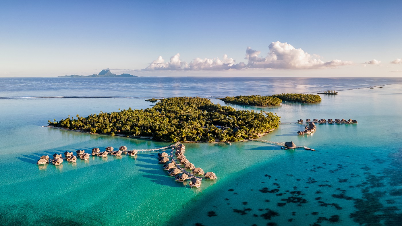Le Taha'a overwater bungalows