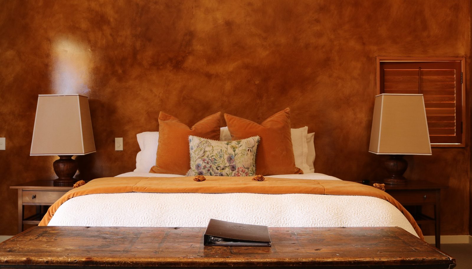 Bedroom in Blake House, Poronui